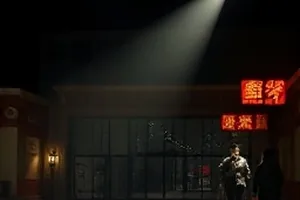 第七个夏天短片封面，老楼下孩子们在走廊里奔跑